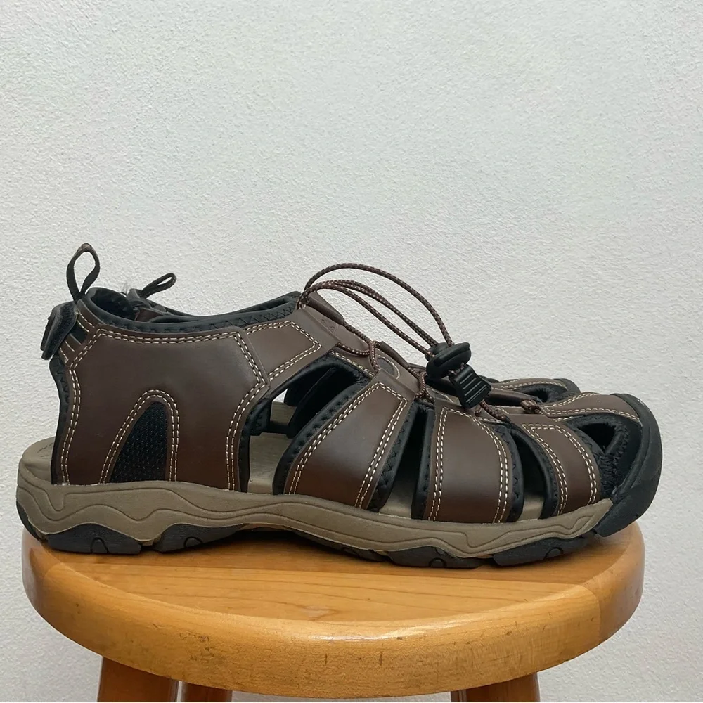 NWOT Khombu Brown Faux Leather Open Side Fisherman Sandals Size 12 Men's
